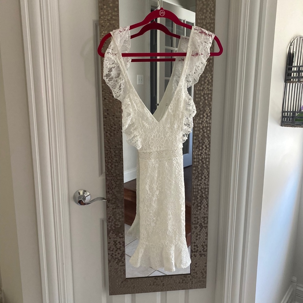 Selfie white lace dress